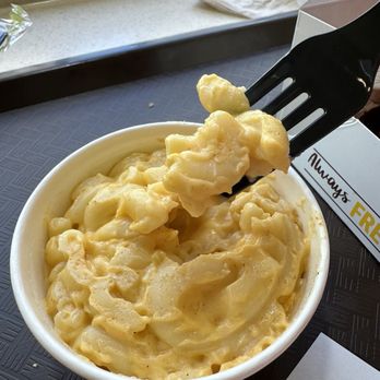 Pollo Campero - Yummy delish-creamy and flavorful Mac 'n cheese - Chicken Shop Near Me - New York, New York Pollo Campero - Yummy delish-creamy and flavorful Mac 'n cheese - Chicken Shop Near Me - New York, New York