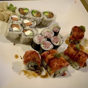 Ume - Philadelphia roll, salmon avocado, green dragon roll, yellowtail sushi - dining in the restaurant - Sushi Bars Near Me - New York, New York