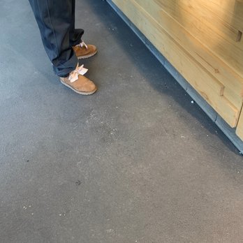 Jamba - filthy floor in front of cashier - Juice Bars & Smoothies Near Me - Lakewood, Colorado
