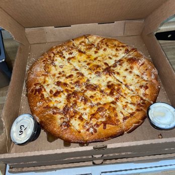 Hometown Pizza - Cheese Bread - Pizza Near Me - Leslie, Michigan
