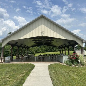 Eagletree Farm & Vineyard - Patio arra - Wineries Near Me - Leesburg, Virginia