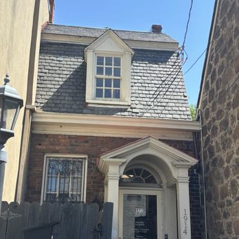 The Poe Museum - The house preserved between Two buildings. The Poe Museum. - Museums Near Me - Richmond, Virginia