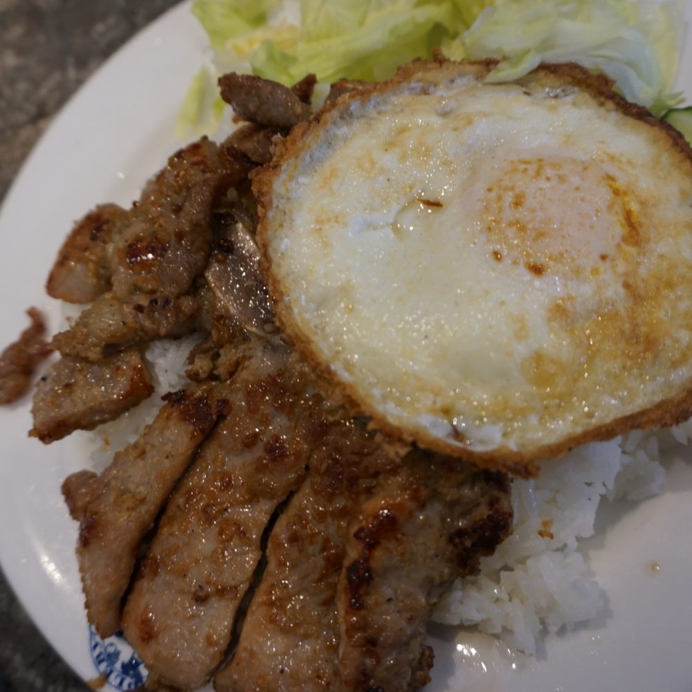Que Ling Restaurant - Pork Chops with Fried Egg over rice. - Vietnamese Near Me - Toronto, Ontario Que Ling Restaurant - Pork Chops with Fried Egg over rice. - Vietnamese Near Me - Toronto, Ontario