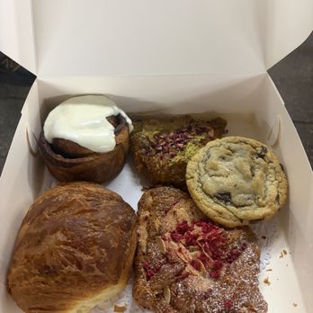 L'Appartement 4F - Croissants - Bakeries Near Me - Brooklyn, New York