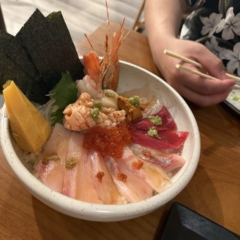 Sushi Ken - 2. Chirashi Deluxe Don - Sushi Bars Near Me - Fremont, California Sushi Ken - 2. Chirashi Deluxe Don - Sushi Bars Near Me - Fremont, California