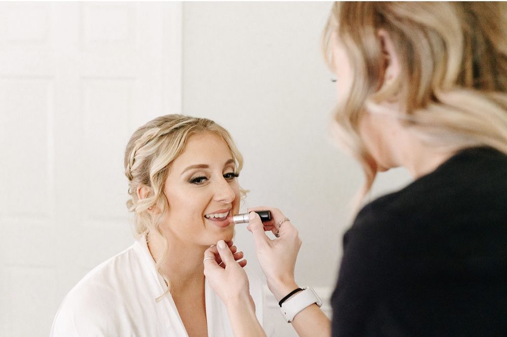 BeeBee Bridal Hair & Makeup Logo