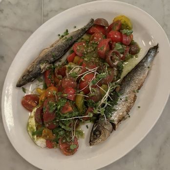 Neptune Oyster - Seafood Near Me - Boston, Massachusetts