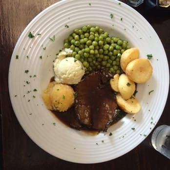 The Crofter - Roast of the day (beef) with roast potatoes and vegetables - Sports Bars Near Me - Fort William, HLD
