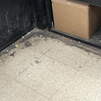 Dollar General - a box on the floor next to a microwave - Grocery Near Me - Hermitage, Tennessee Dollar General - a box on the floor next to a microwave - Grocery Near Me - Hermitage, Tennessee