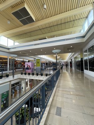 Staten Island Mall by null