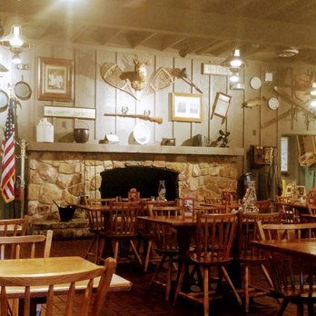 Cracker Barrel Old Country Store - fireplace for the cold weather early morning hours not very busy on a weekday. really slammed on weekends - American Near Me - Lincoln, Illinois