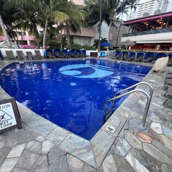 Outrigger Waikiki Beach Resort - Pool - Resorts Near Me - Honolulu, Hawaii