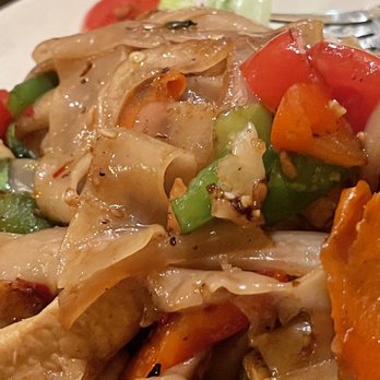 Meun Fan Thai Cafe - Drunken noodles - Thai Near Me - Santa Barbara, California Meun Fan Thai Cafe - Drunken noodles - Thai Near Me - Santa Barbara, California
