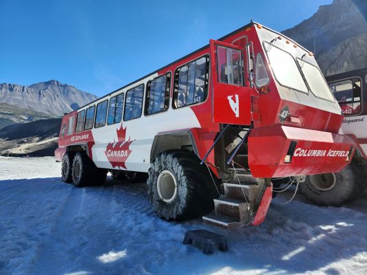 Columbia Icefield by null