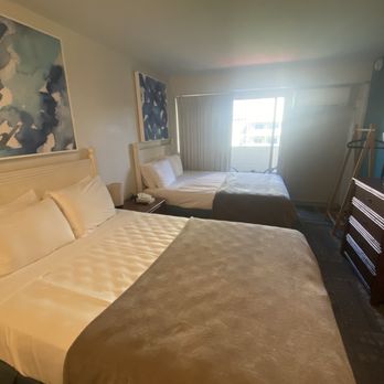 Waikiki Central Hotel - Two Queen Beds with a balcony - Hotels Near Me - Honolulu, Hawaii Waikiki Central Hotel - Two Queen Beds with a balcony - Hotels Near Me - Honolulu, Hawaii