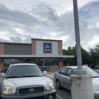 ALDI - Front entrance - Grocery Near Me - Kissimmee, Florida