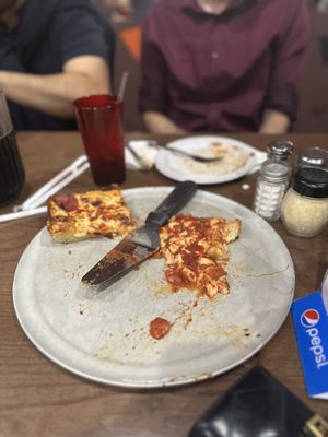 Loui's Pizza by null