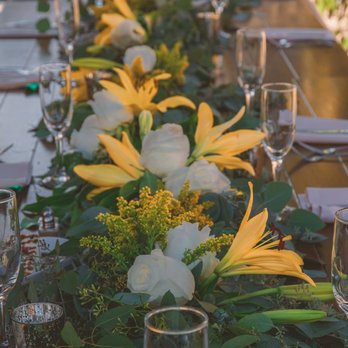 Aline Bichara Floral Studio - Tablescape - Wedding Planning Near Me Aline Bichara Floral Studio - Tablescape - Wedding Planning Near Me