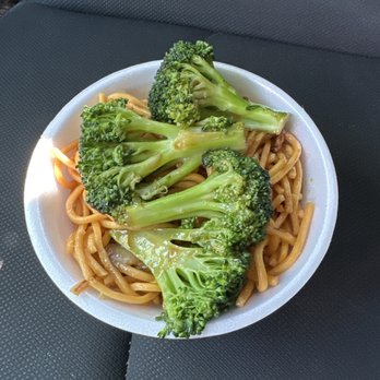 New Little Beijing - Bowl of chowmaine and 4 broccoli's - Chinese Near Me - La Puente, California