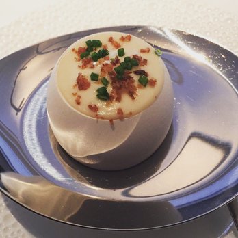 Restaurant Gordon Ramsay - He specialties, egg yolk, caramelized cheese, bacon, chives - French Near Me - London, XGL Restaurant Gordon Ramsay - He specialties, egg yolk, caramelized cheese, bacon, chives - French Near Me - London, XGL