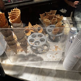 Gelato Paradiso - Ice Cream & Frozen Yogurt Near Me - Laguna Beach, California