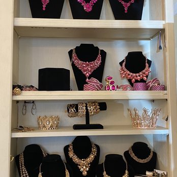Chique Rock Shop - Pink, and champagne colored jewelry - Gemstones & Minerals Near Me - Las Vegas, Nevada