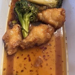 Ling's Kitchen - New Non crispy , spicy , light sauce L27. General Tsos Chicken
