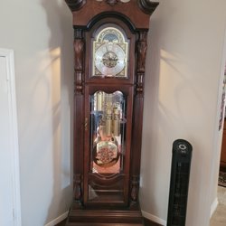 Clock Country - Howard Miller Lindsey
Mark Maple
left weight/striker doesn't work