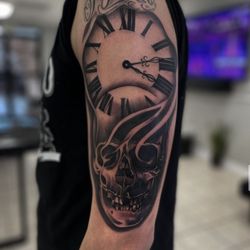 Inceptive Art Studio - Skull with clock tattoo on the arm