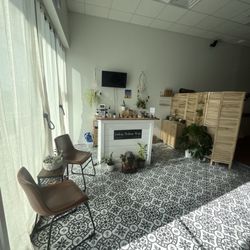 Finding Balance Yoga - Cute, stylist lobby/interior!