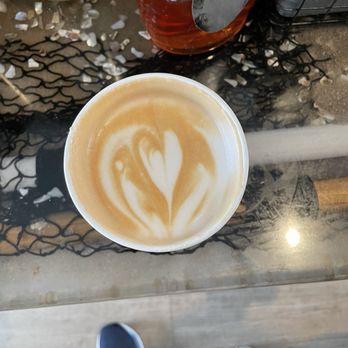 Harbor Fox Coffee Bar - Carmel Latte   Hot - Meduim - Coffee & Tea Near Me - West Dennis, Massachusetts