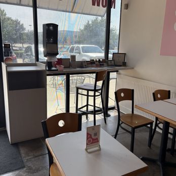 Holy Rollie Pastry Shop - Bakeries Near Me - Irving, Texas