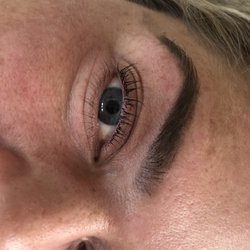 The Little Canary - Brow waxing and lash lift