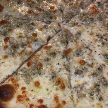 Lee's Tavern - Clam pie - Pizza Near Me - Staten Island, New York