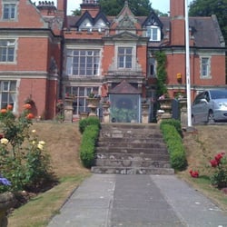 Coed Y Mwstwr Hotel