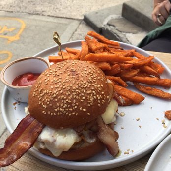 Hole In The Wall - Brekkie Roll Brunch - Australian Near Me - Brooklyn, New York