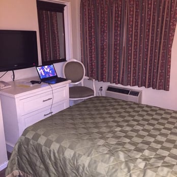 20th Century Motor Lodge - Room view from the bathroom - Hotels Near Me - Glendora, California