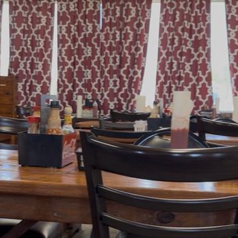 Chris's Bar-B-Que - Dining area - Barbeque Near Me - Prattville, Alabama