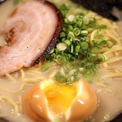 Karai Ramen + Handroll - Tonkotsu ramen