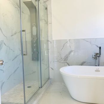 Laari Adda - a bathtub in a bathroom - Pakistani Near Me - Mississauga, Ontario