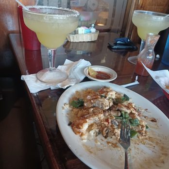 El Toro Loco Mexican - Cheesy rice with chicken, shrimp, onion and bell peppers. And large - Mexican Near Me - Memphis, Tennessee El Toro Loco Mexican - Cheesy rice with chicken, shrimp, onion and bell peppers. And large - Mexican Near Me - Memphis, Tennessee