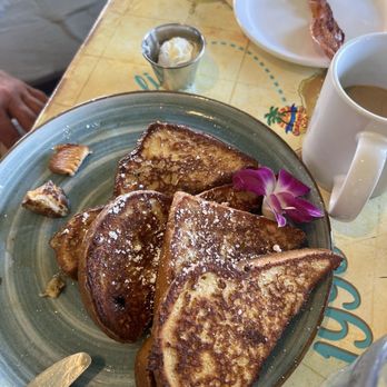 Castaway Cafe - French Toast - American Near Me - Lahaina, Hawaii