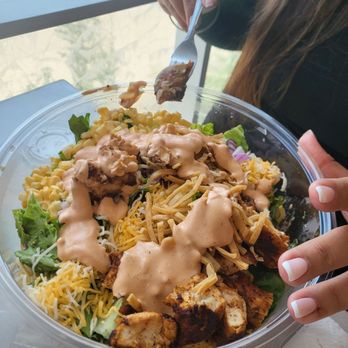Dots Cafe - Chipotle chicken salad - Cafes Near Me - Pasadena, California