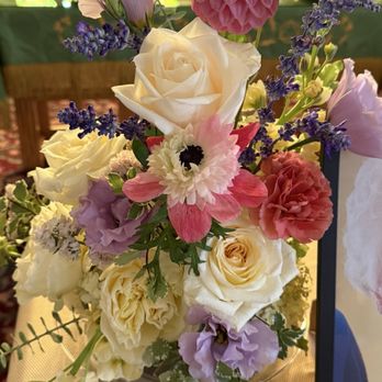Canvas Blooms - Arrangement 2 - Florists Near Me Canvas Blooms - Arrangement 2 - Florists Near Me