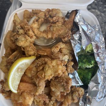 Waves Seafood - 2 Way Fried Combo - Fried Clams & Shrimp with broccoli - Seafood Near Me - Braintree, Massachusetts