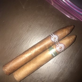 Havana Bobs Cuban Cigars - The one on the bottom is fake for $15 ,one on top is from Havana bob's which is an actual Cuban cigar for $23. - Tobacco Shops Near Me - Cozumel, ROO