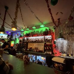 Main Mountain Bar & Motel