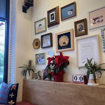 Perlas Ice Cream - Indoor seating/decor - Ice Cream & Frozen Yogurt Near Me - Glendale, California