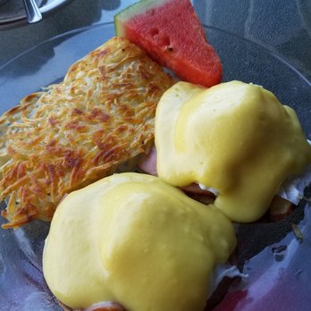Crestview Golf Club - Eggs Benedict.  Delish.  It's what we order each time.  Wonderful view.  Nice employees.  Great bloody Mary's. - Golf Near Me - Waldport, Oregon