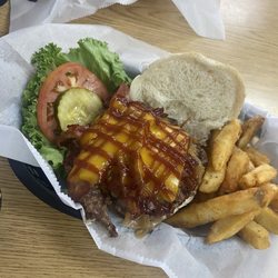 Del's Grill - Chipotle BBQ Bacon Burger